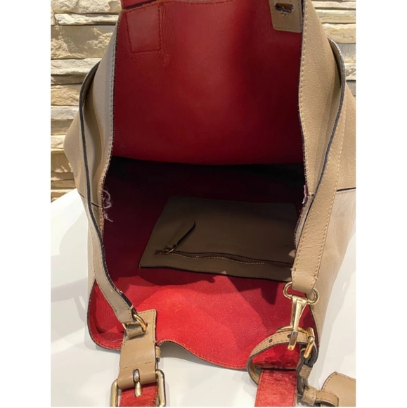 Authentic Burberry Peggy Leather Tote - Picture 6 of 6